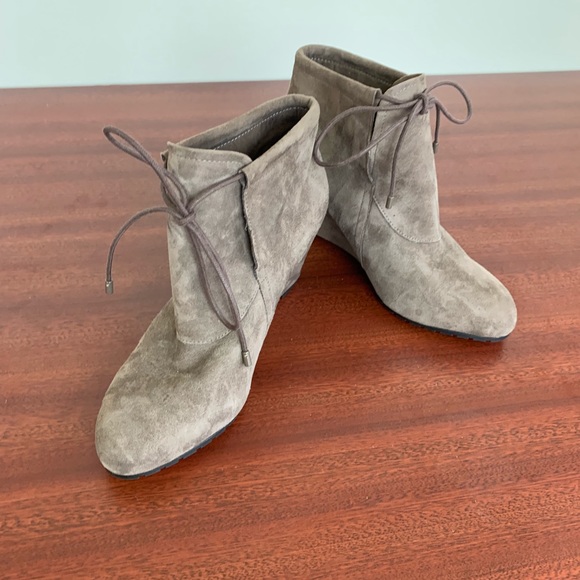 Shoes - Easyspirit brown Suede booties.